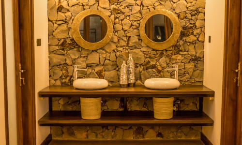 MOONBOW-LODGE-Washrooms