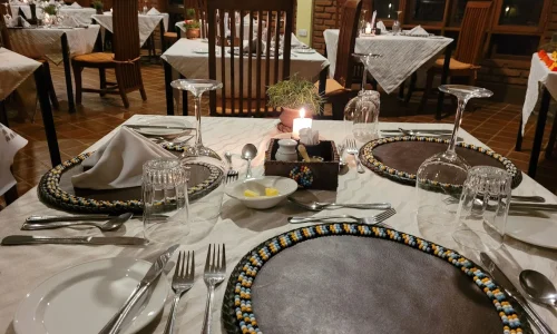 Mkahawa wa nyumba ya kulala wageni wa bonde la Marera