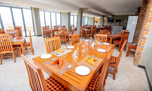 Odmor u sobi u lodži na vrhunskom safariju