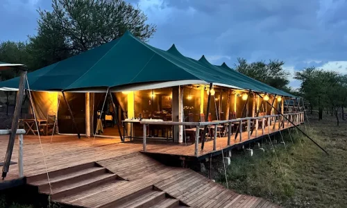 Acampamento de tendas Tukaone